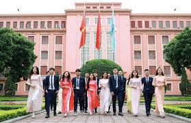 Giảng viên TMĐT Đại học Thủy Lợi hướng dẫn sinh viên dự án thực hành